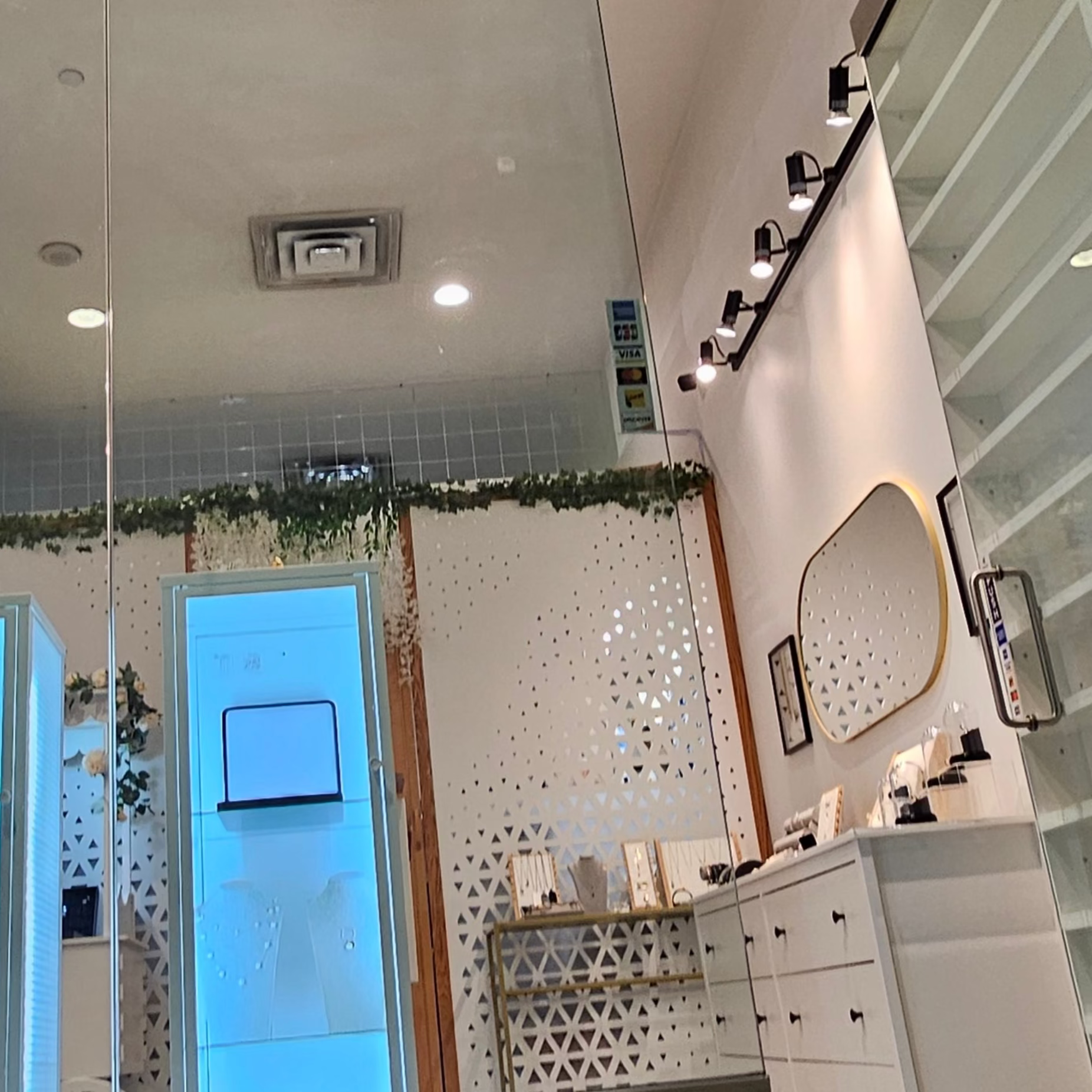 kia jewelry store front