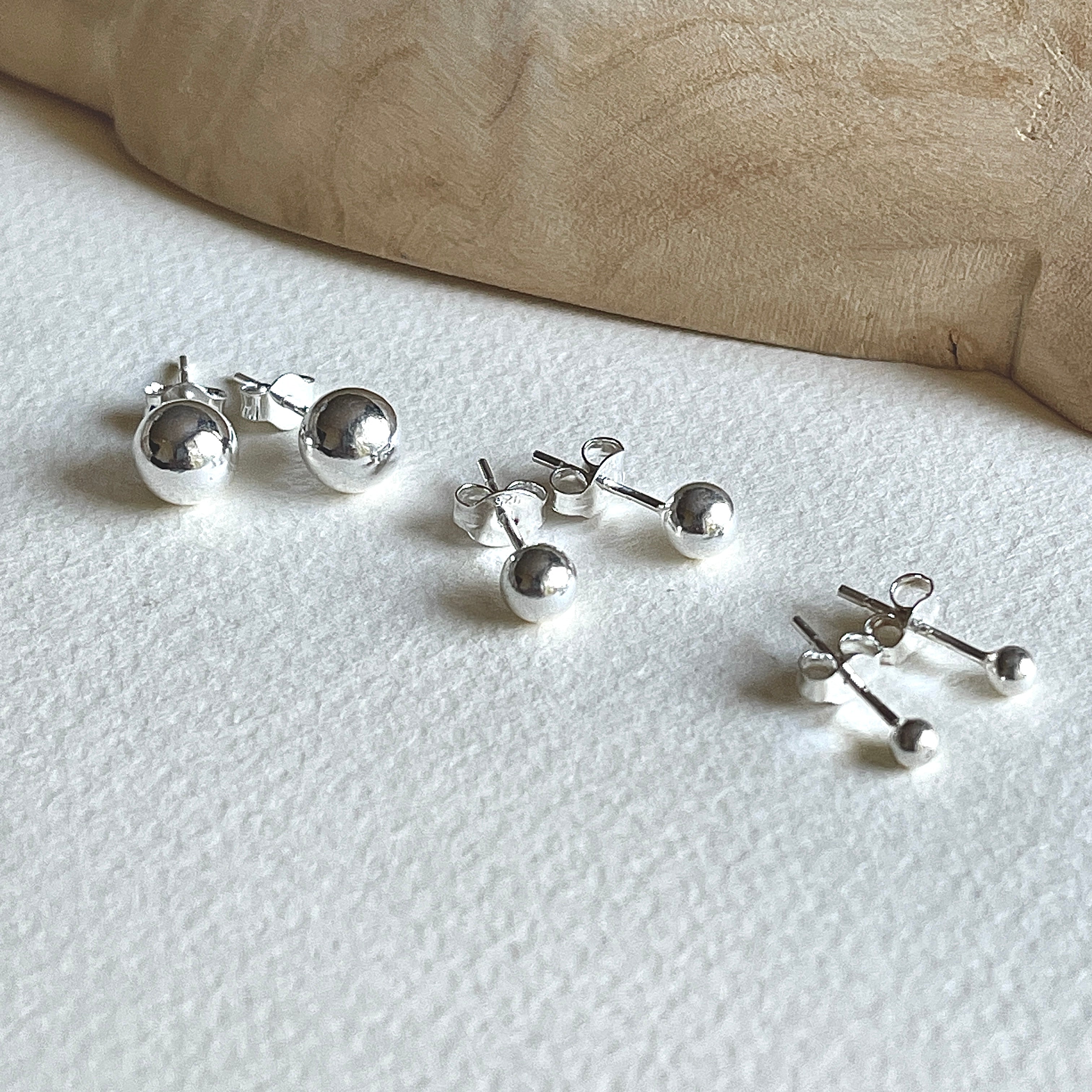 925 Sterling Silver Small to Big Polished Ball Stud Earrings in Size 2mm, 3mm, 4mm, 5mm, 6mm and 7 mm Diameter