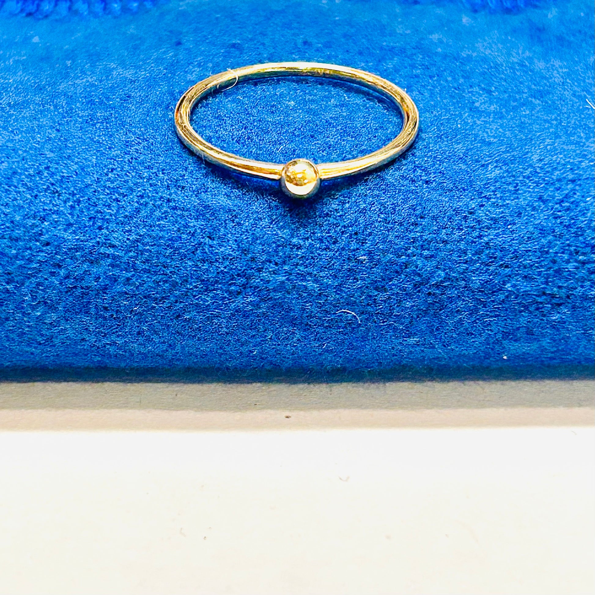 10k gold ball ring Image 3