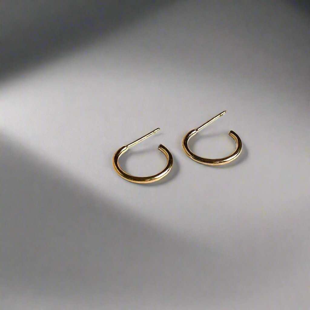 3/4 Hoop studs earrings in 14 k gold-filled