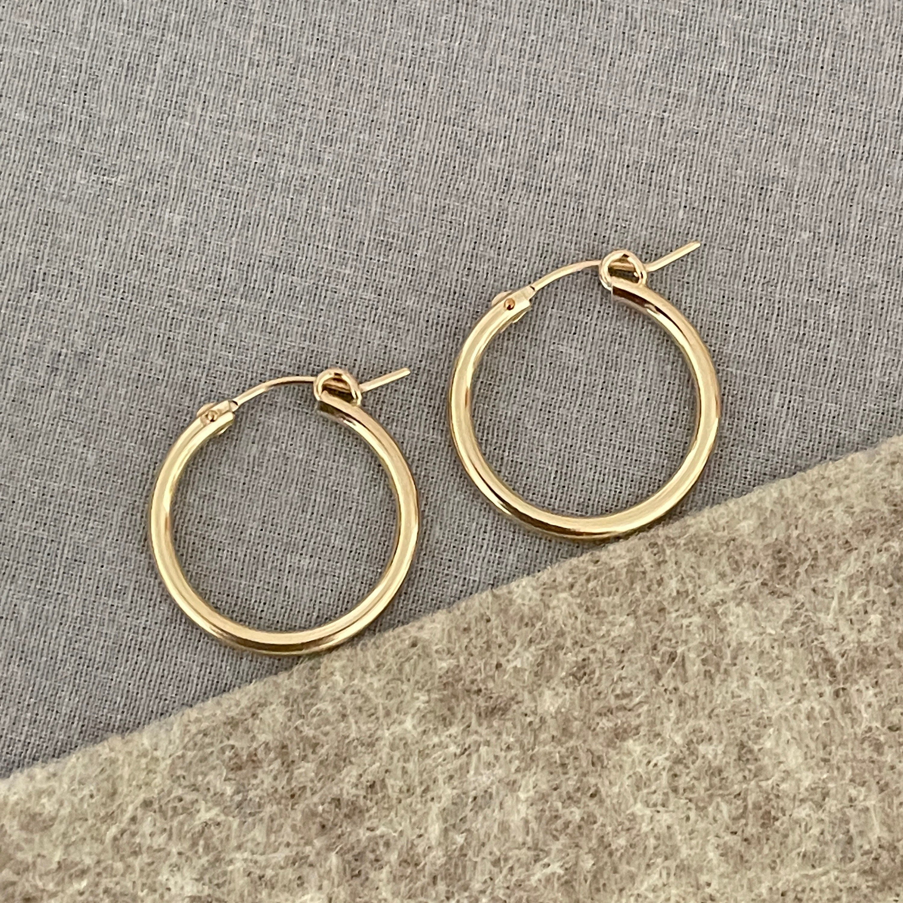 Huggie hoops in 14k gold filled Image 1